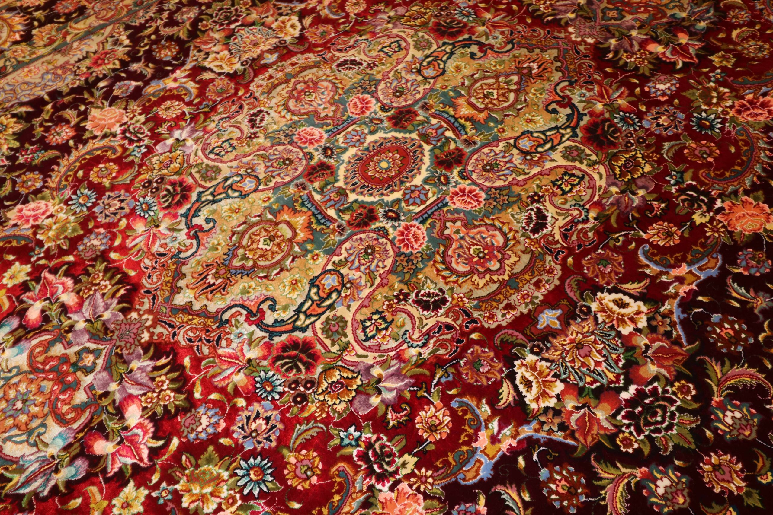 Discover the Elegance of Our Brand New Handmade Rug from Tabriz 5